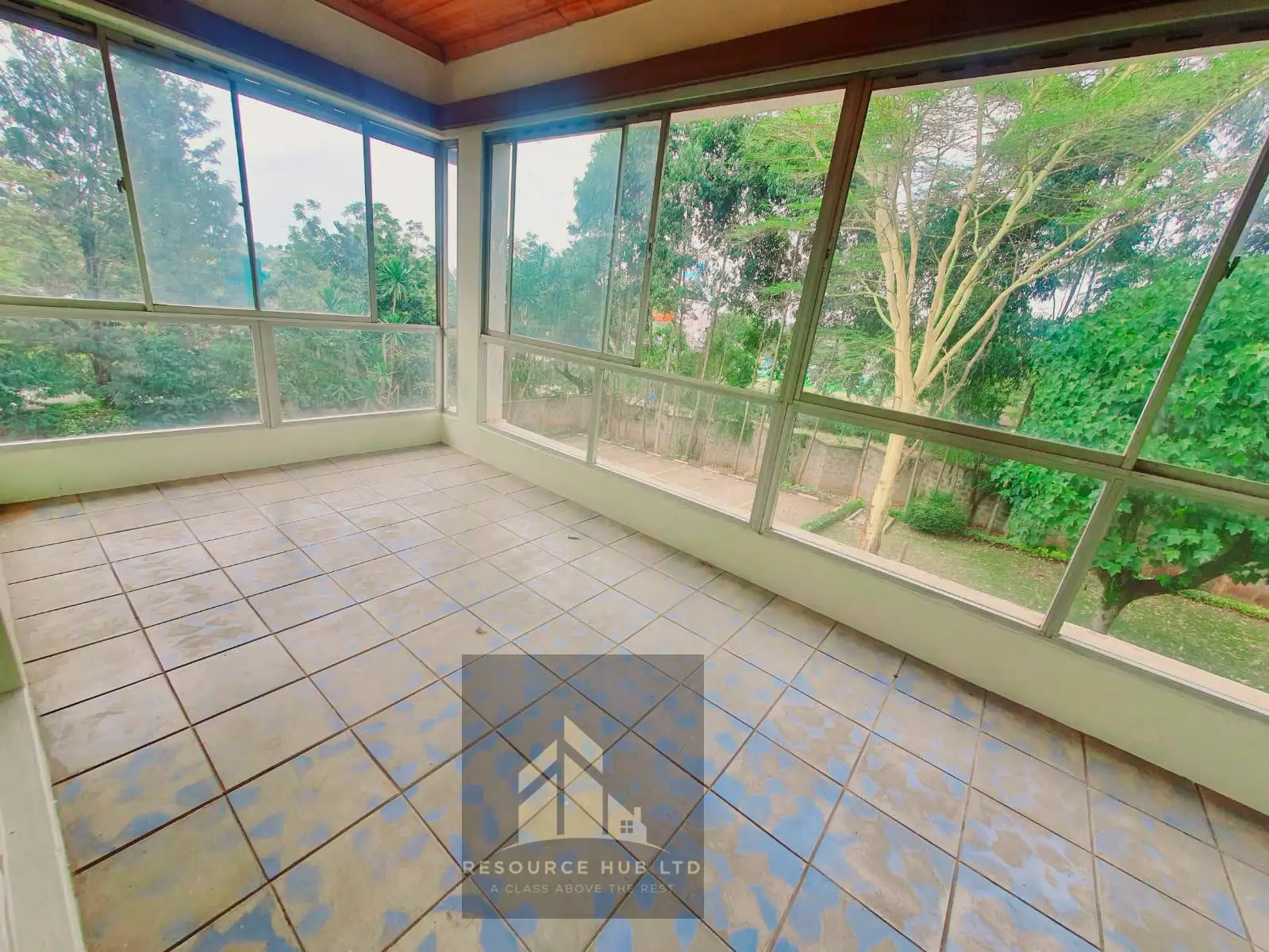 4 bedroom maisonette to let in Lavington Image