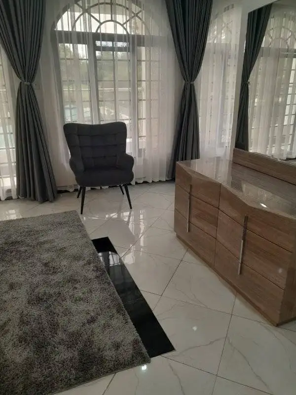 7 bedroom maisonette for sale in Karen Image