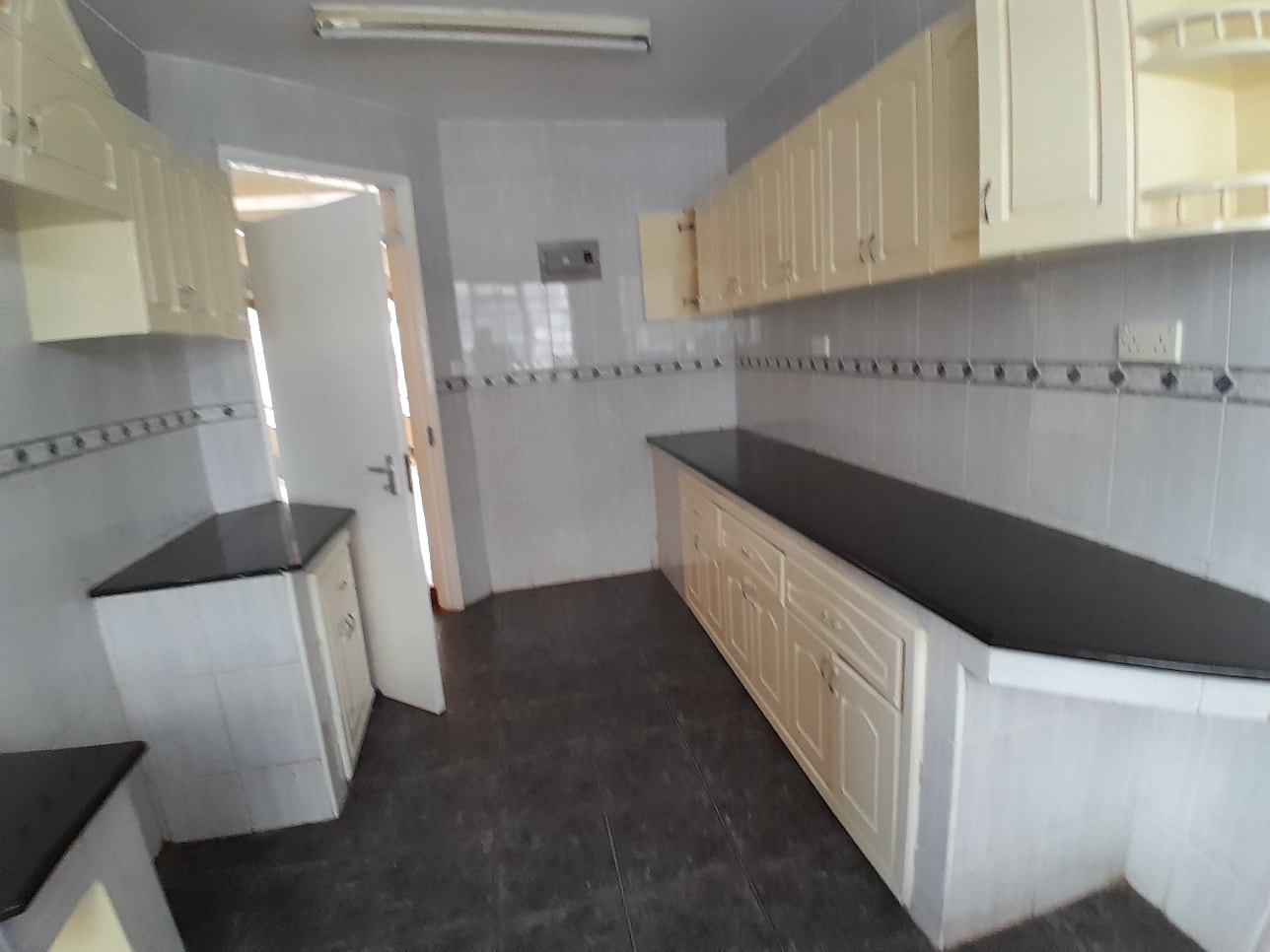 Well homely 3 bedroom apartment to let in kilimani Image