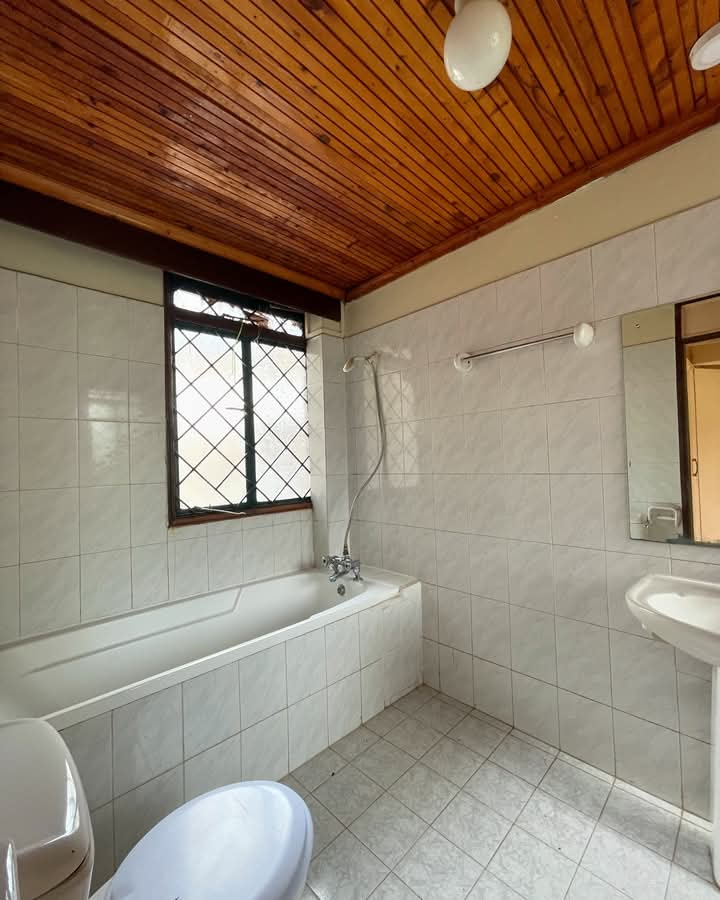 Well Maintained 3 Bedroom Apartment For Rent in Kileleshwa Image