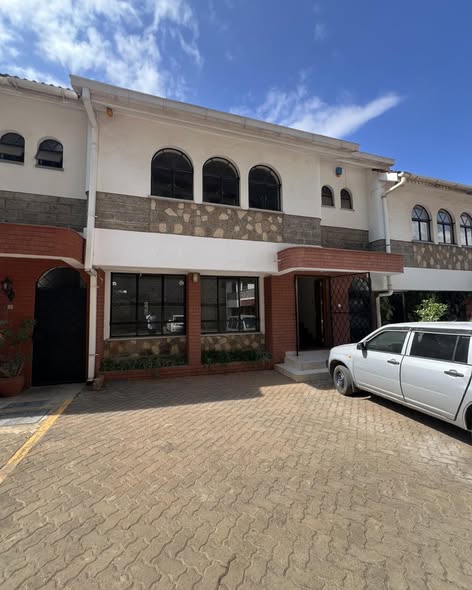 Well-Maintained 4-Bedroom + DSQ Townhouse For Sale in Westlands